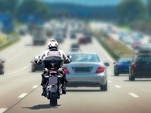 Pak Ketua DPR, Ide Motor Masuk Tol Ditolak Warga!