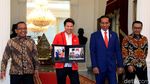 Senyum Semringah Liliyana Natsir Saat Berjumpa Jokowi