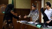 Dalam perkara ini, Idrus didakwa menerima suap Rp 2,25 miliar dari pengusaha Kotjo. Duit itu disebut jaksa diterima Idrus untuk bersama-sama dengan Eni membantu Kotjo mendapatkan proyek di PLN.
