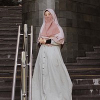 Cadar juga bisa dipadukan dengan koleksi busana berhijab sehari-hari. Ada cadar yang dijual terpisah yang bisa dipadukan dengan hijab segi empat dan dress. Foto: Instagram/ameliiazhr