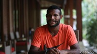 Marinus Cuek Dituduh Curi Umur