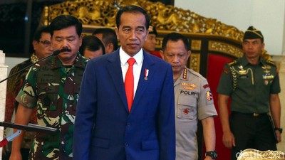 Jokowi Bertemu Pati TNI dan Polri di Istana