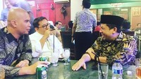 Fadli Zon dan Fahri Hamzah kerap terlihat di unggahan Foto Dhani. Tak terkecuali saat mereka sedang santai menikmati minuman bareng. Foto: ahmaddhaniofficial
