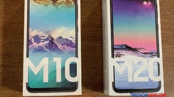 Samsung merilis Galaxy M10 dan Galaxy M20 pada 28 Januari 2019 di pasar India. Sama-sama menyasar segmen ponsel murah, perbedaan di antara keduanya tidak terlalu mencolok. Di Indonesia sendiri, ponsel ini sudah mendapat sertifikat tingkat kandungan dalam negeri (TKDN) Kementerian Perindustrian, jadi tinggal menantikan kedatangannya di Tanah Air. Foto: Timesnownews.com
