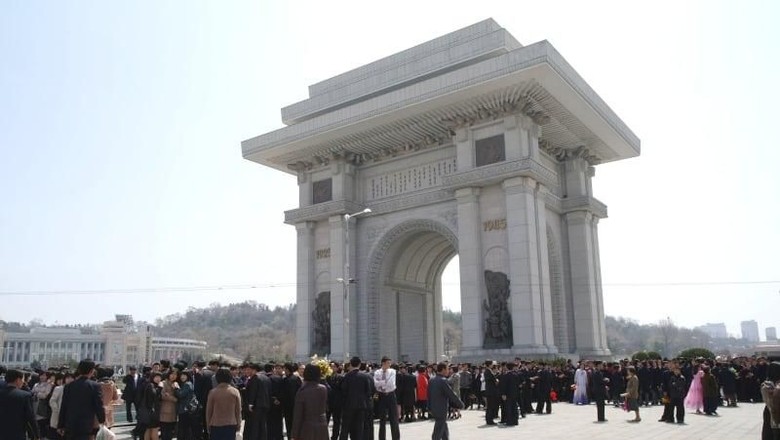 Arch of Triumph di Korea Utara yang mirip Arc de Triomphe di Paris (Korea Konsult) Arch of Triumph di Korea Utara yang mirip Arc de Triomphe di Paris (Korea Konsult)