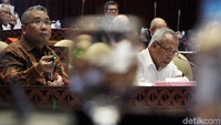 Rapat yang digelar di Ruang Komisi V, DPR RI, Jakarta, itu membahas beberapa hal. Hal pertama yang dibahas dalam raker adalah Tindak lanjut hasil temuan BPK Semester I Tahun 2018.