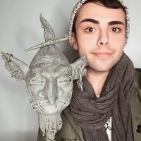 Kadang-kadang, Richard pun berperan sebagai pria sekaligus wanita. Dalam foto ini, ia cosplay sebagai Ariel sekaligus Pangeran Eric. Berkat makeup, Richard bisa jadi cantik dan tampan. Foto: Instagram @therichardarthur