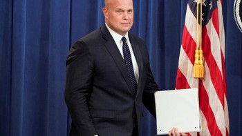 Hari ini kita mengumumkan bahwa kita menjeratkan dakwaan-dakwaan pidana terhadap raksasa telekomunikasi Huawei dan asosiasinya untuk nyaris dua lusin tindak kriminal, ucap Matthew Whitaker. Foto: Reuters