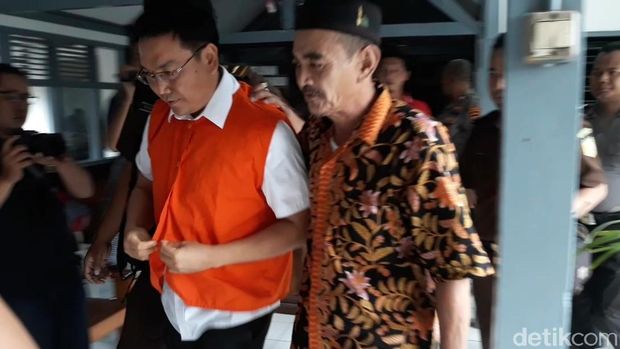 Jalani Sidang Putusan, Iwan Adranacus Didampingi Ayah Korban