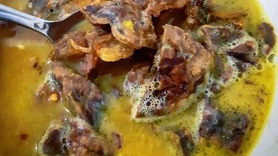 Dingin Mendung Enaknya Sarapan Soto Kuning yang Gurih Mantap