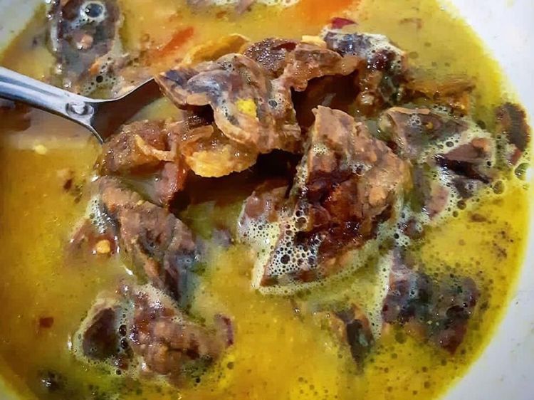 Dingin Mendung Enaknya Sarapan Soto Kuning yang Gurih Mantap