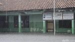 Potret Kegigihan Pelajar di Pekalongan Terobos Hujan dan Banjir