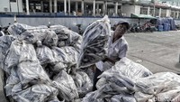 Pasar Ikan Modern Muara Baru pun nantinya akan difungsikan juga sebagai pusat wisata kuliner perikanan yang berlokasi di lantai dua gedung pasar ikan modern tersebut.
