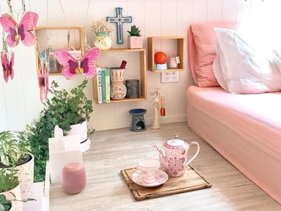 Mengintip Rumah Boneka yang Ditinggali Manusia, Ukurannya 7 x 2 meter