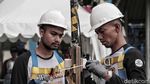 Melihat Adu Cepat Padamkan Tangki BBM yang Terbakar