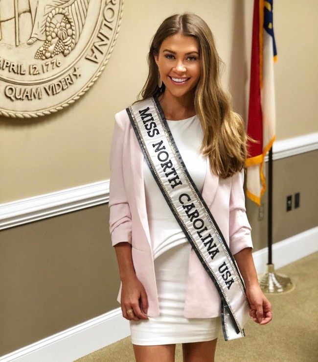 Kini Caelynn jadi wanita yang aktif. Padahal waktu kecil, Caelynn sering sakit-sakitan. Doker bahkan mendiagnosanya hanya punya kesempata 10% untuk bisa jalan.  Foto: dok. Instagram