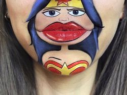 Unik dan Kreatif, Melukis Animasi di Bibir