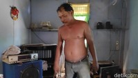 Sosok pria yang berfoto bersama Sandi terungkap. Diketahui pria tersebut bernama Ilyas Daeng Ila (54), warga Jalan Malengkeri Raya, Makassar, Sulsel (Muhammad Taufiqqurahman/detikcom)