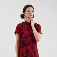 Berry Benka menawarkan opsi cheongsam menarik lain kali ini dalam wujud dress. Berbeda dengan opsi dress cheongsam sebelumnya, pilihan berikut lebih kasual dan berkesan muda. Miliki Chyanti Cheongsam Dress Red berikut dengan Rp 239 ribuan. Foto: Berry Benka
