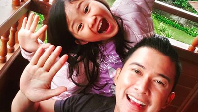 Hangatnya Kebersamaan Mandala Shoji dengan Buah Hati Tercinta