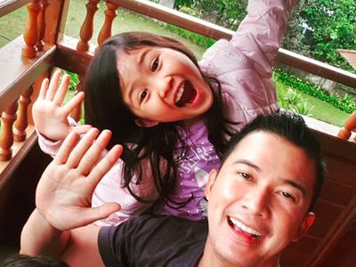 Hangatnya Kebersamaan Mandala Shoji dengan Buah Hati Tercinta