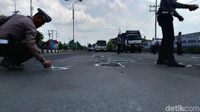 Hati-hati Berkendara, Jalan Nasional di Mojokerto Rusak Berlubang