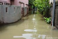 Banjir Rendam Rumah Warga di Rawa Terate Cakung Sejak Subuh