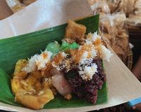 Ke Pasar Gede Solo, Andien dan Ippe Cicip Cabuk Rambak Hingga Lenjongan