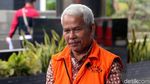 Masa Tahanan Diperpanjang KPK, Hobby Siregar Beri Senyum dan Jempol