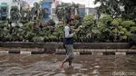 Banjir Rendam Jalanan Kawasan Kelapa Gading