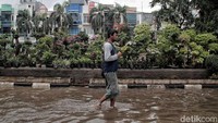 Asisten Perekonomian dan Pembangunan Kota Jakarta Utara, Suroto mengatakan Jalan Bukit Gading Raya menjadi salah satu kawasan rawan banjir di Jakarta Utara.