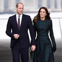 Pangeran William dan istrinya, Kate Middleton, sedang berada di Dundee, Skotlandia, dalam rangka kunjungan resmi kerajaan. Salah satu agenda utamanya adalah menghadiri peresmian Victoria & Albert Museum Dundee, Selasa (29/1/2019). Foto: Getty Images