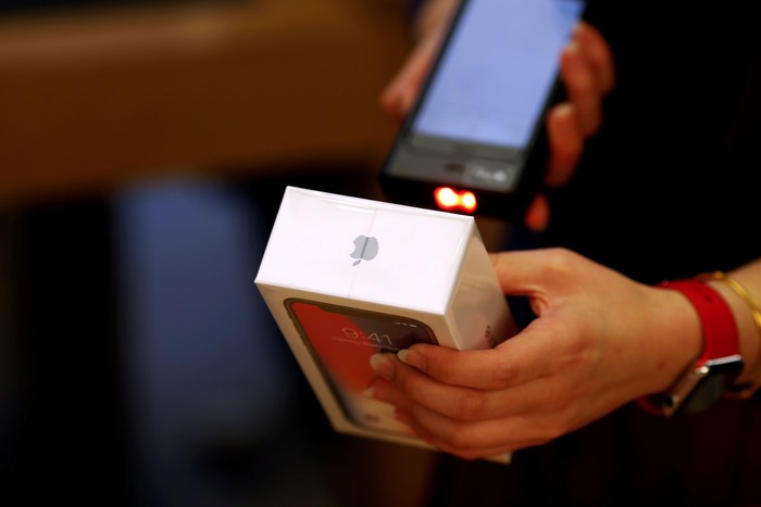Pendapatan Apple dari iPhone anjlok 15%. Foto: Reuters Pendapatan Apple dari iPhone anjlok 15%. Foto: Reuters