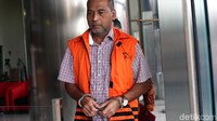 Sedangkan 3 orang lainnya dari Kemenpora selaku penerima suap yakni Deputi IV Mulyana, PPK Adhi Purnomo dkk, dan Staf Kemenpora Eko Triyanto (ET).
