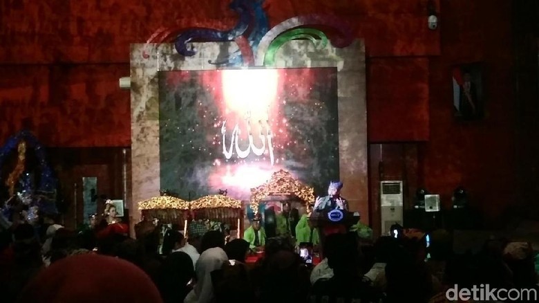 Ustaz Yusuf Mansur di Kemenpar (Randy/detikTravel) Ustaz Yusuf Mansur di Kemenpar (Randy/detikTravel)