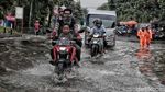 Banjir Rendam Jalanan Kawasan Kelapa Gading