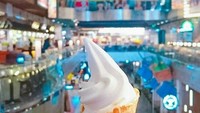Hmm enak sekali. Soft ice cream dengan paduan cone yang renyah. Paling enak dimakan saat cuaca panas. Foto: Instagram@sohwahalilintar