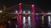 Jembatan ini membentang sepnjang 1.117 meter di atas Sungai Musi.  (Kurnia/detikTravel)