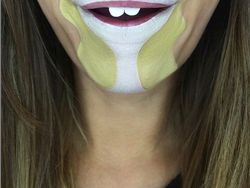 Unik dan Kreatif, Melukis Animasi di Bibir