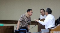 Suap itu diberikan agar DPRD Kalteng tidak melakukan rapat dengar pendapat terkait dugaan pencemaran limbah di Danau Sembuluh.