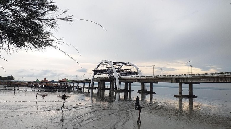 Jembatan Suroboyo akan Dibuka, Air Mancur Menari Kembali Bergoyang Jembatan Suroboyo akan Dibuka, Air Mancur Menari Kembali Bergoyang