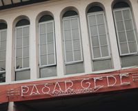 Ke Pasar Gede Solo, Andien dan Ippe Cicip Cabuk Rambak Hingga Lenjongan