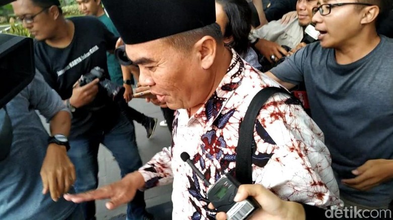 3 Kali Diperiksa KPK, Bupati Jepara Makin Irit Bicara 3 Kali Diperiksa KPK, Bupati Jepara Makin Irit Bicara