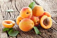 Selain Jeruk, Ini 6 Buah Pembawa Keberuntungan yang Wajib Ada Saat Imlek