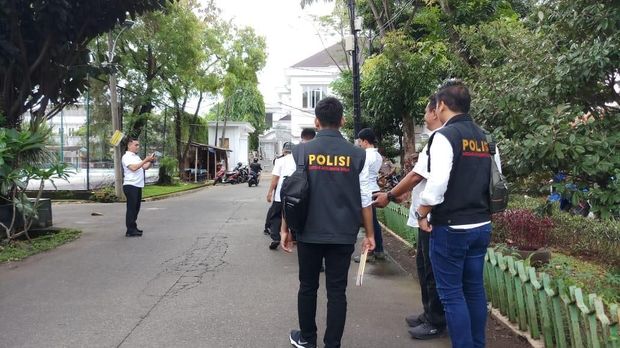 Ada 20 penyidik ke lokasi.
