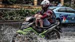 Banjir Rendam Jalanan Kawasan Kelapa Gading