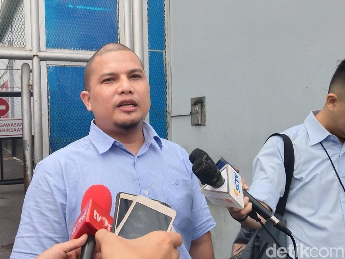 Pengacara Ahmad Dhani, Ali Lubis, di Rutan Cipinang, Rabu (30/1/2019)