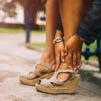 Kate Middleton adalah salah satu wanita pencinta sepatu wedges. Sama seperti Duchess of Cambridge, para pecinta sepatu wedges merupakan seseorang yang selalu tahu cara membawa diri. Anggun, yakin, dan selalu memiliki tampilan yang kuat. Wedges berkemauan keras dan sangat ramah,” kata Kelada. Foto: iStock