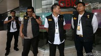 Dalam kasus pengaturan skor ini, polisi sudah menetapkan 11 tersangka, mulai pihak wasit hingga anggota Komisi Disiplin PSSI.