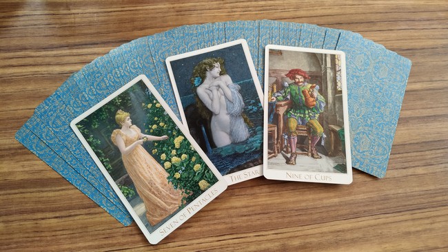 Scorpio, baik sudah memiliki pasangan ataupun belum, jangan sedih walaupun kenyataannya mungkin tidak sesuai harapan. Kamu memiliki kecenderungan khawatir keuangan. Tapi mau tidak mau kamu harus menjalaninya. Begitu mood sedih kamu datang, semua menjadi tidak bisa bergerak. Cobalah untuk mensyukurinya agar bisa berjalan terus, karena tanpa kamu sadari, masih ada harapan di depan sana. Foto: Mukhlis Dinillah/Wolipop